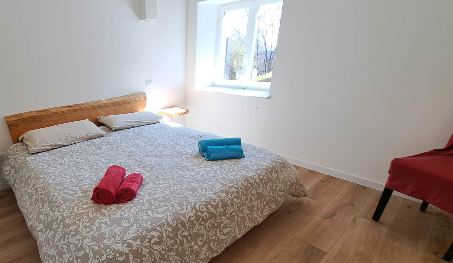 Camera da letto luminosa